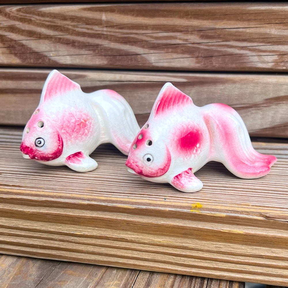 - Vintage Pink Koi Salt & Pepper Shaker Set from Japan! EUC!